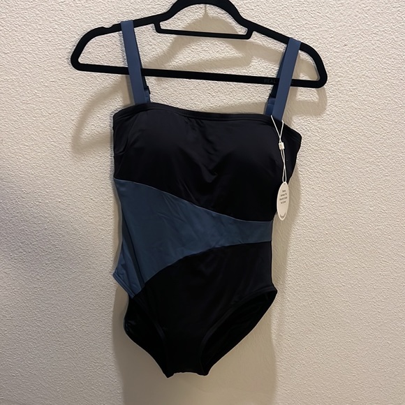 NWT Coco Reef Keepsake Curve Effect Color Block One Piece Swimsuit - Picture 3 of 10